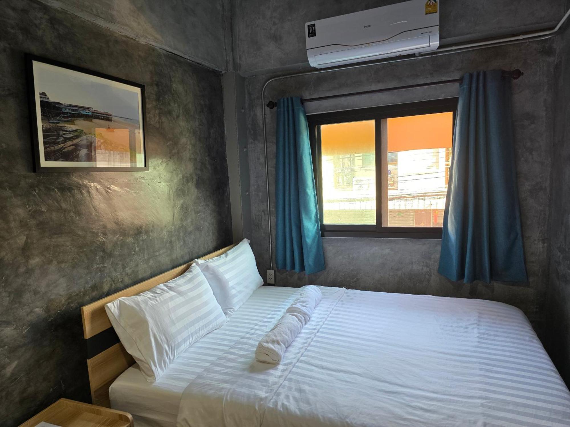 Captain Joe Cafe & Hostel Hua Hin Exterior foto